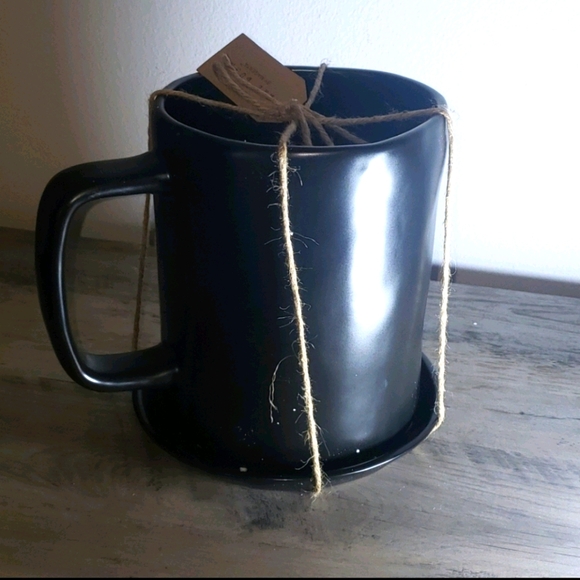 Rae Dunn Large Planter - Picture 2 of 4